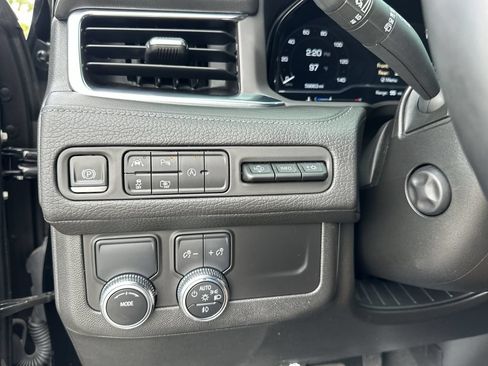 Used 2023 GMC Yukon Denali RWD image 34