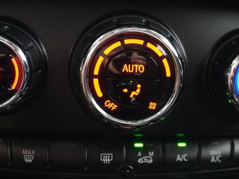 Used 2019 MINI Cooper Clubman ALL4 AWD/4WD image 16