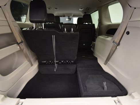 Used 2023 Chrysler Pacifica Touring-L image 31