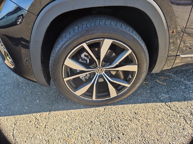 Used 2024 Volkswagen Atlas Cross Sport SEL Premium R-Line AWD/4WD image 25