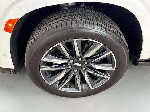Used 2022 Cadillac Escalade ESV Sport Platinum w/ Heavy-Duty Trailer Package AWD/4WD image 38