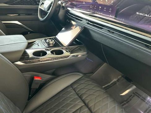 New 2025 Cadillac Escalade IQ Sport 1 w/ LPO, ONYX Package image 16