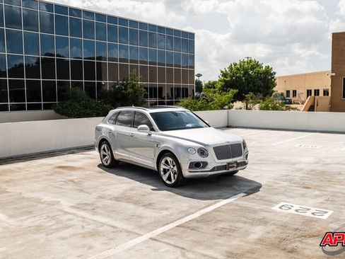 Used 2017 Bentley Bentayga AWD/4WD image 41