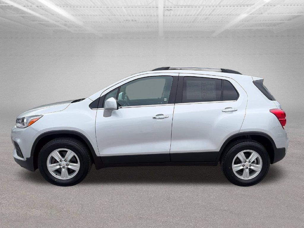 Used 2020 Chevrolet Trax LT w/ LT Convenience Package AWD/4WD image 3