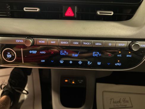 Used 2025 Hyundai Ioniq 5 SE image 17