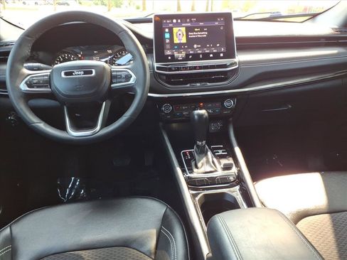 Used 2023 Jeep Compass Latitude w/ Sun and Sound Group AWD/4WD image 9
