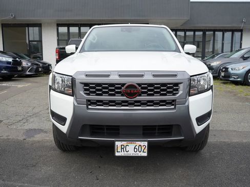 Used 2025 Nissan Frontier SV RWD image 3
