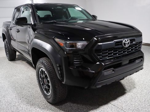 Used 2024 Toyota Tacoma TRD Off-Road AWD/4WD image 5