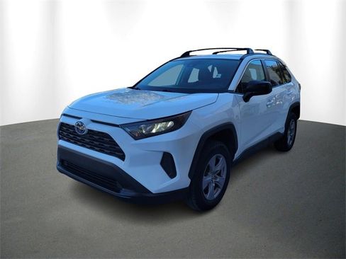 Used 2022 Toyota RAV4 LE image 2