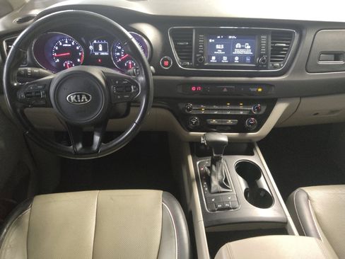 Used 2017 Kia Sedona LX w/ LX Essentials Premium Package FWD image 22