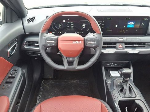 New 2025 Kia K4 GT-Line image 7