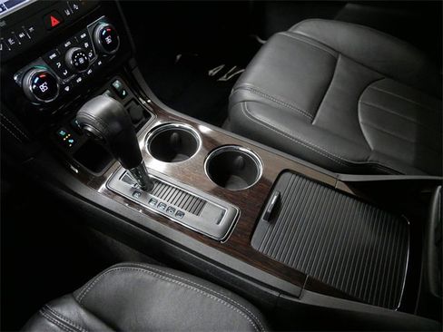 Used 2017 Chevrolet Traverse Premier image 23