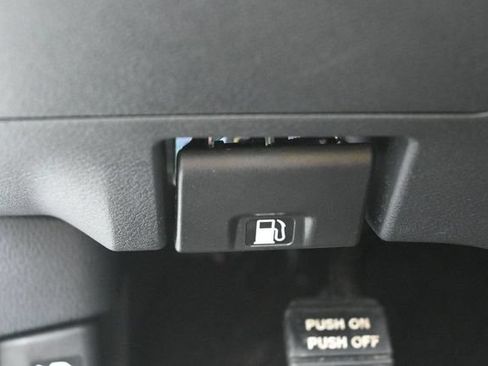 Used 2025 Nissan Altima 2.5 SV FWD image 19