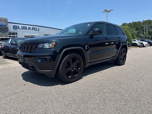 Used 2019 Jeep Grand Cherokee Laredo AWD/4WD image 2