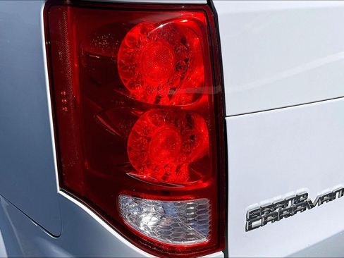 Used 2018 Dodge Grand Caravan SXT FWD image 31