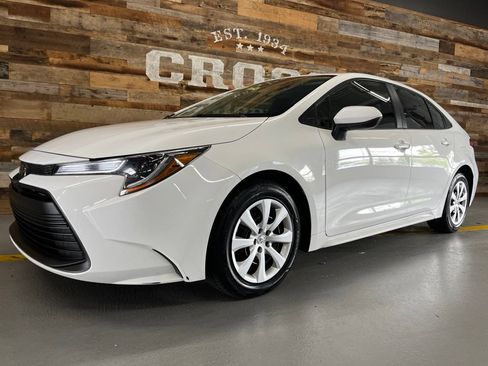 Used 2025 Toyota Corolla LE FWD image 10