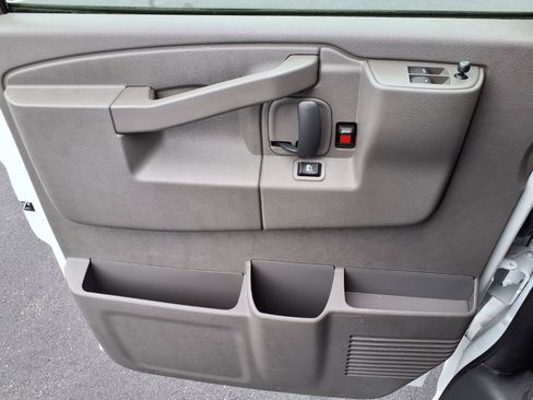Used 2024 Chevrolet Express 3500 w/ Driver Convenience Package RWD image 15