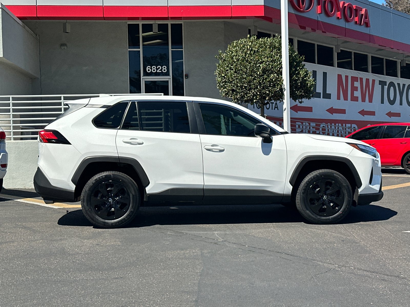 Used 2025 Toyota RAV4 LE FWD image 6
