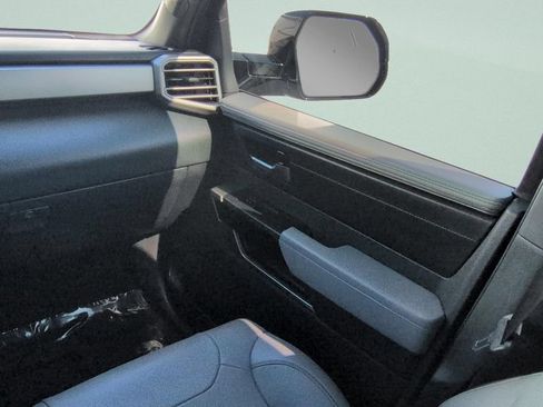 Used 2026 Toyota Tundra Limited AWD/4WD image 13