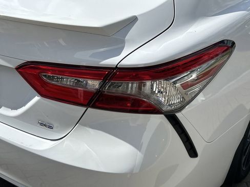 Used 2019 Toyota Camry image 9