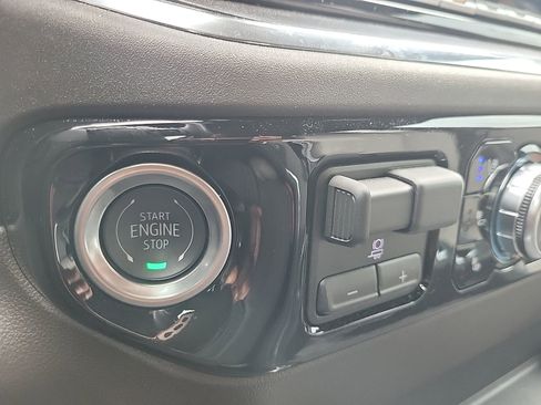 Used 2025 GMC Sierra 2500 SLT w/ SLT Premium Package image 31