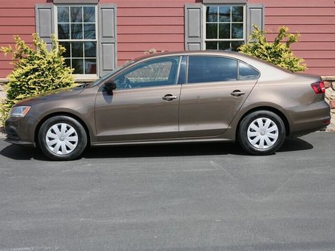 Used 2016 Volkswagen Jetta S image 3