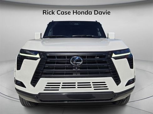 Used 2024 Lexus GX 550 image 5