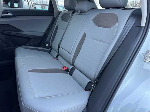 Used 2024 Volkswagen Taos SE image 17