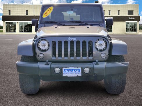 Used 2017 Jeep Wrangler Unlimited Rubicon w/ Cold Weather Group image 8