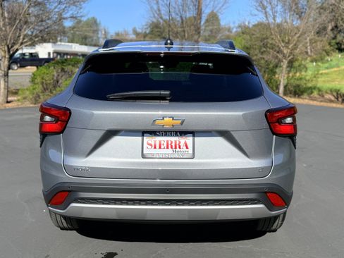 New 2026 Chevrolet Trax LT w/ Driver Confidence Package image 5