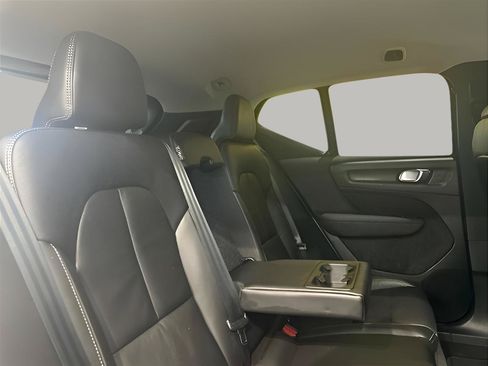 Used 2022 Volvo XC40 T5 Momentum AWD/4WD image 23