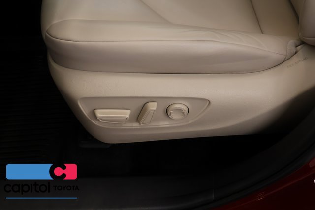 Used 2022 Toyota Highlander XLE AWD/4WD image 12