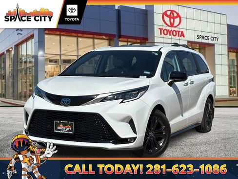 Used 2024 Toyota Sienna XSE w/ XSE Plus Package image 1