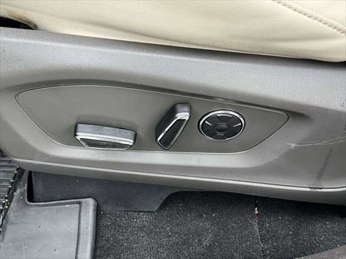 Used 2020 Ford Explorer Platinum w/ Premium Technology Package image 19