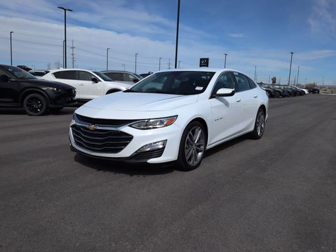 Used 2024 Chevrolet Malibu LT image 3