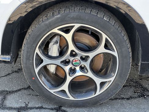 Used 2024 Alfa Romeo Tonale Ti image 9