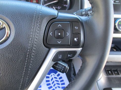 Used 2019 Toyota Highlander XLE image 13