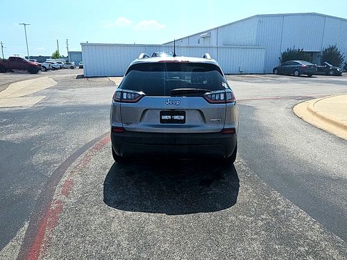 Used 2020 Jeep Cherokee Latitude Plus FWD image 5
