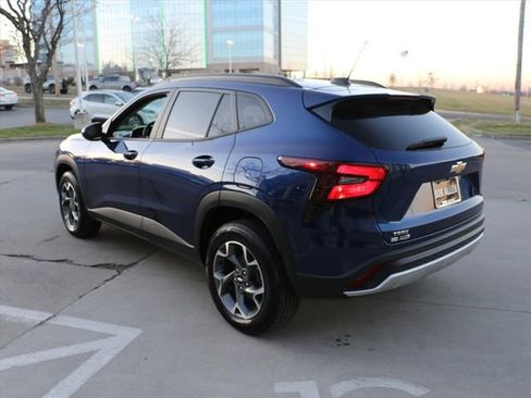 Used 2024 Chevrolet Trax LT w/ Driver Confidence Package image 4