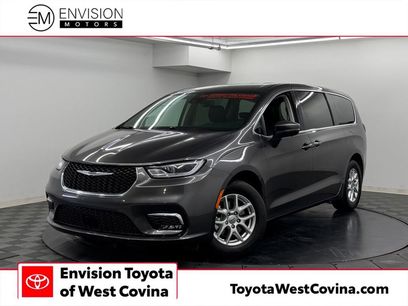 Used 2023 Chrysler Pacifica Touring-L