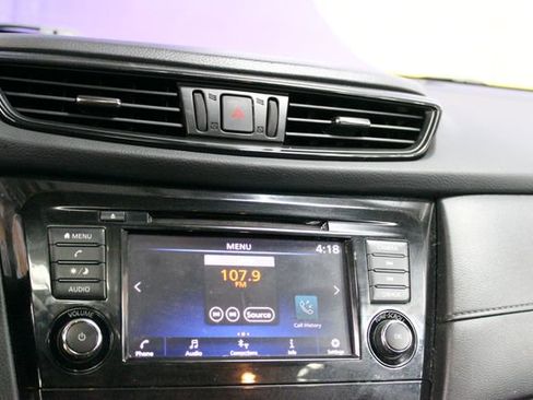 Used 2018 Nissan Rogue SV AWD/4WD image 17