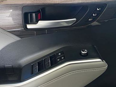 Used 2022 Toyota Highlander Limited image 12