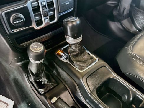 Used 2022 Jeep Wrangler Unlimited Sahara AWD/4WD image 18