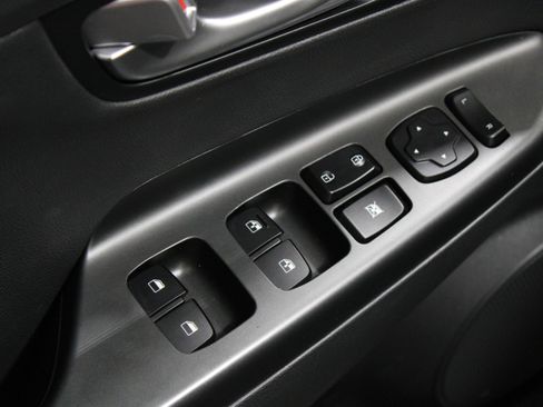 Used 2022 Hyundai Kona Limited image 4