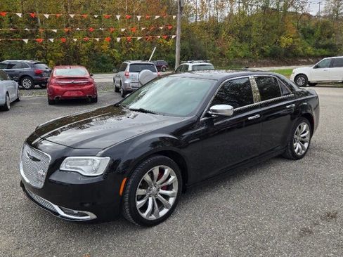 Used 2015 Chrysler 300 C image 1