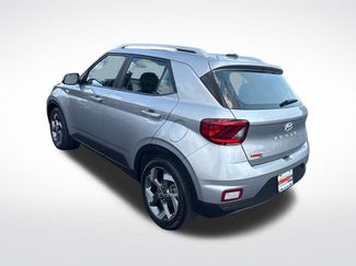 Certified 2023 Hyundai Venue SEL FWD video 3