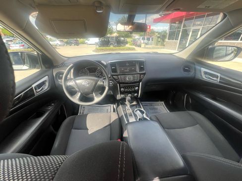 Used 2020 Nissan Pathfinder S FWD image 12