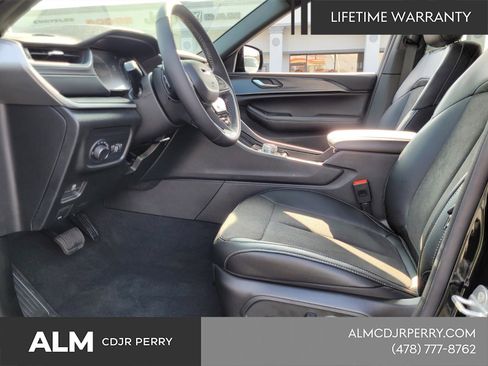 New 2025 Jeep Grand Cherokee L Altitude image 5