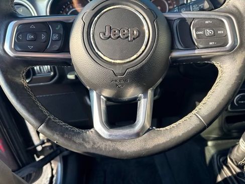 Used 2019 Jeep Wrangler Unlimited Sahara w/ Cold Weather Group AWD/4WD image 34
