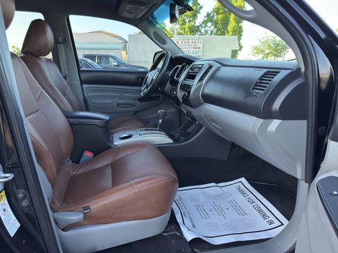 Used 2012 Toyota Tacoma 4x4 Double Cab w/ SR5 Pkg image 12